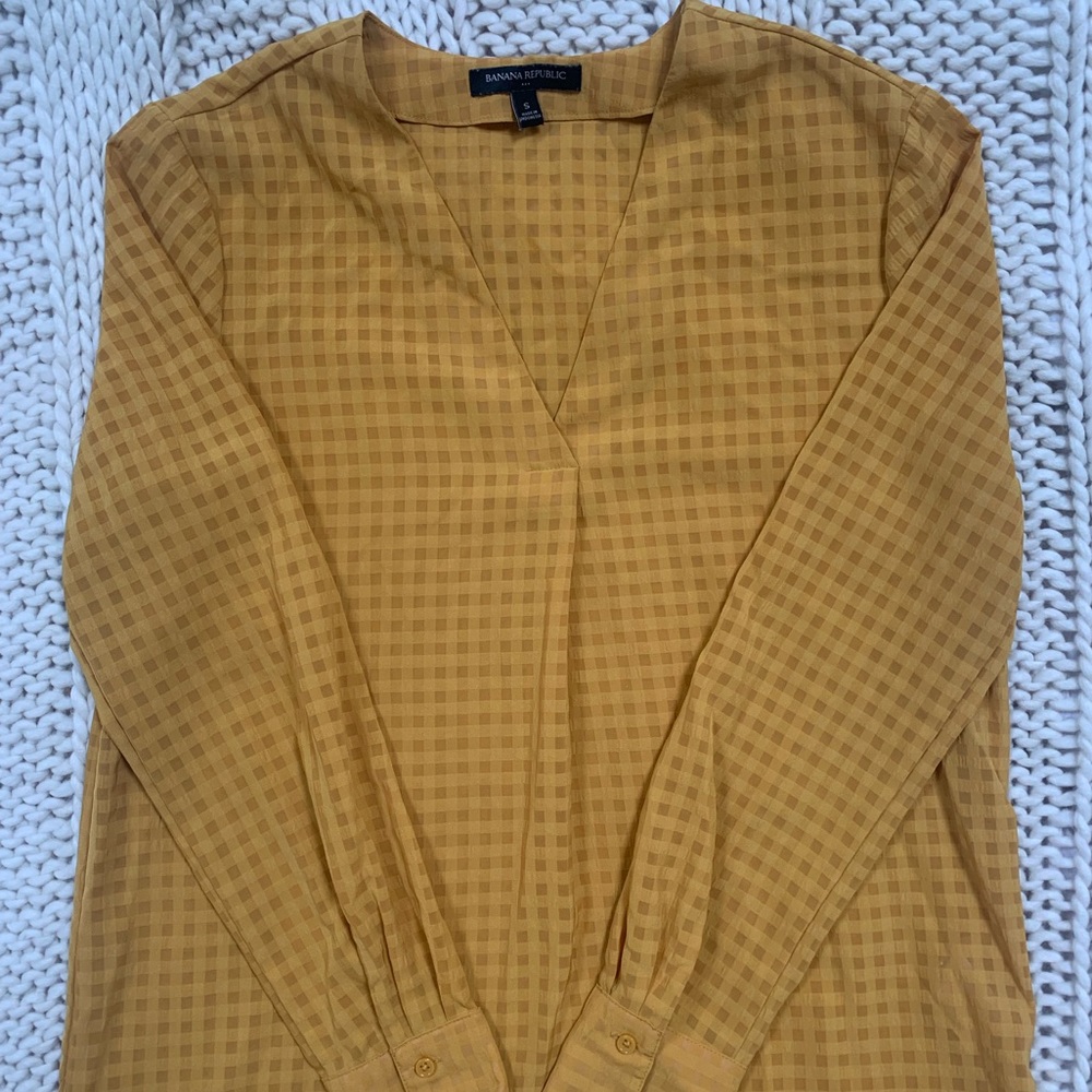 Banana Republic Factory V Neck Blouse - Marigold Gingham - Size Small